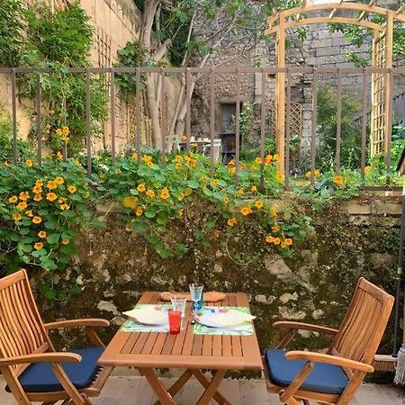 Capucines, Un Jardin Secret Dans Le Centre Historique Lejlighed Arles Eksteriør billede