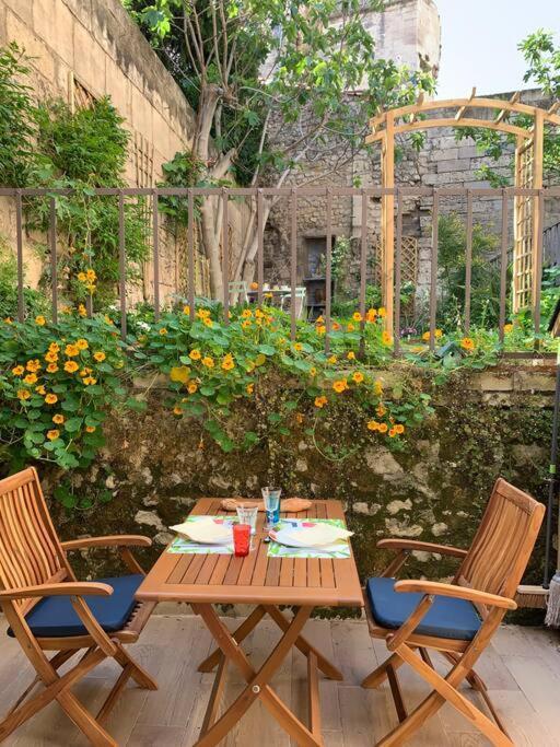 Capucines, Un Jardin Secret Dans Le Centre Historique Lejlighed Arles Eksteriør billede